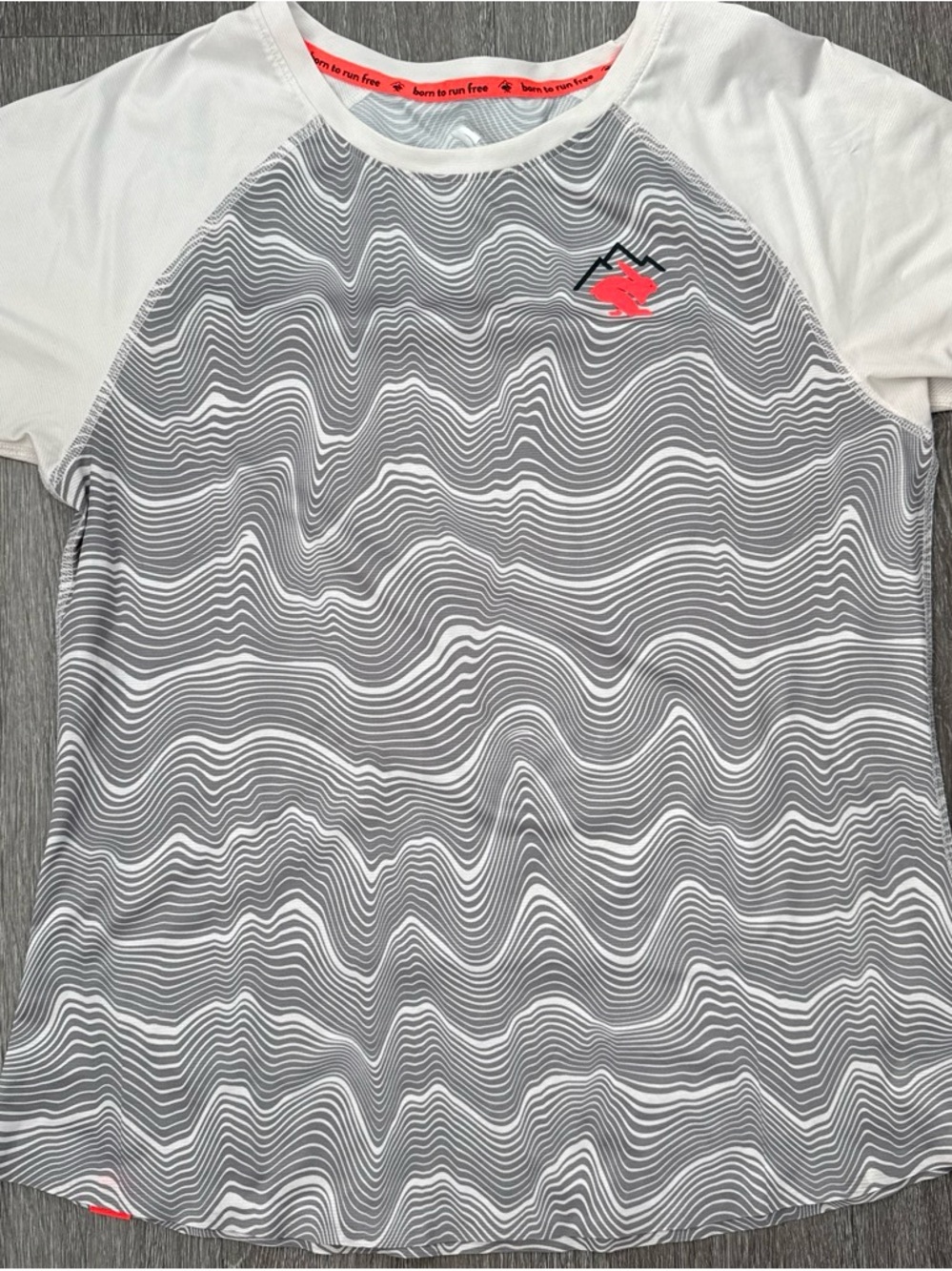 Women’s White & Gray Wave Born to Run Free running shirt
